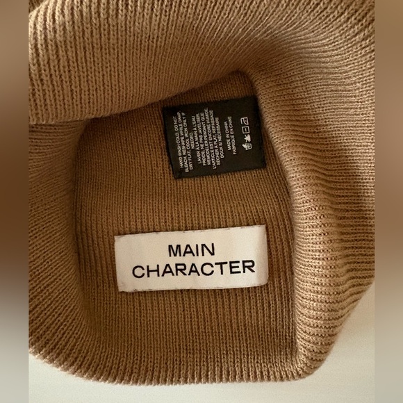 Aritzia Main Character Beanie Hat - Picture 2 of 3